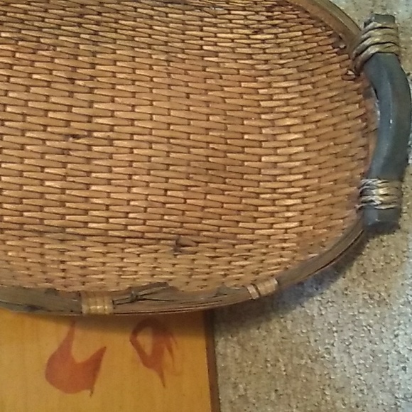 βοΈ  VINTAGE Large WOVEN BASKET WOOD HANDLES& REINFORCE - Picture 7 of 16